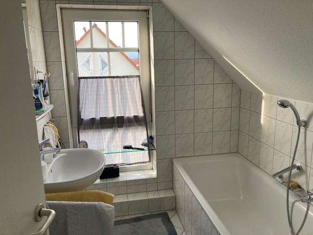 Wannenbad_DG Maisonettewohnung Bad Homburg vor der H�he